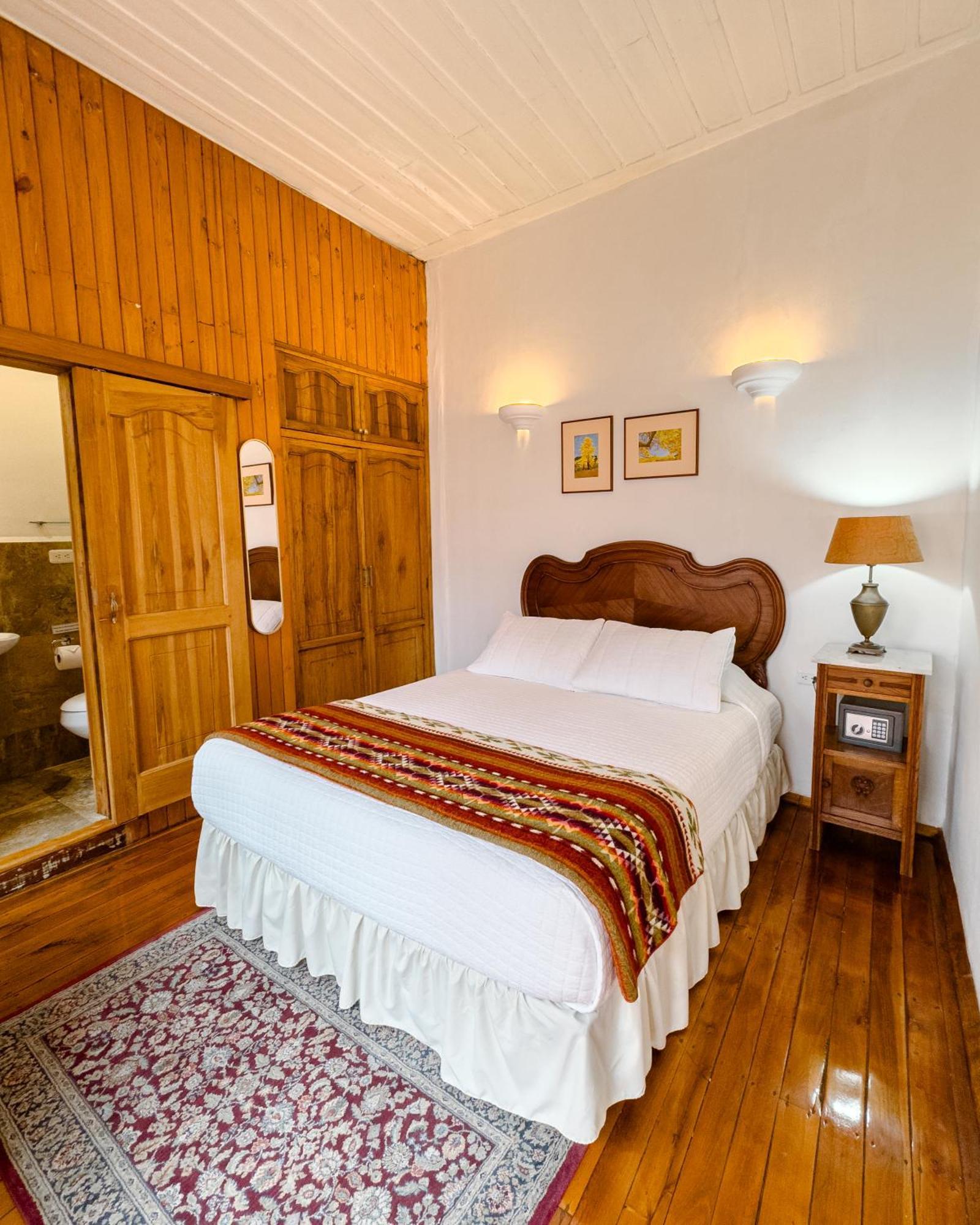Hotel Boutique Casa Montalvo Cuenca Bagian luar foto