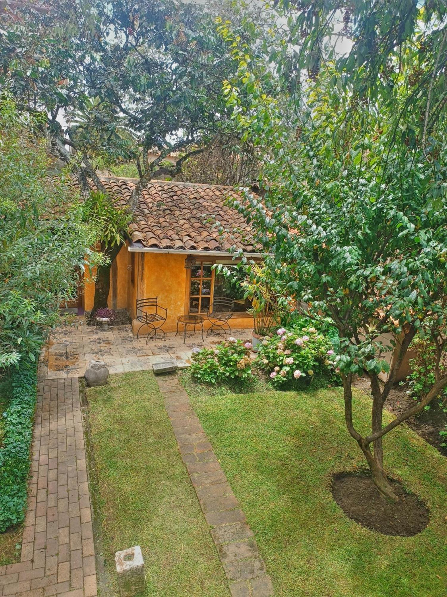Hotel Boutique Casa Montalvo Cuenca Bagian luar foto